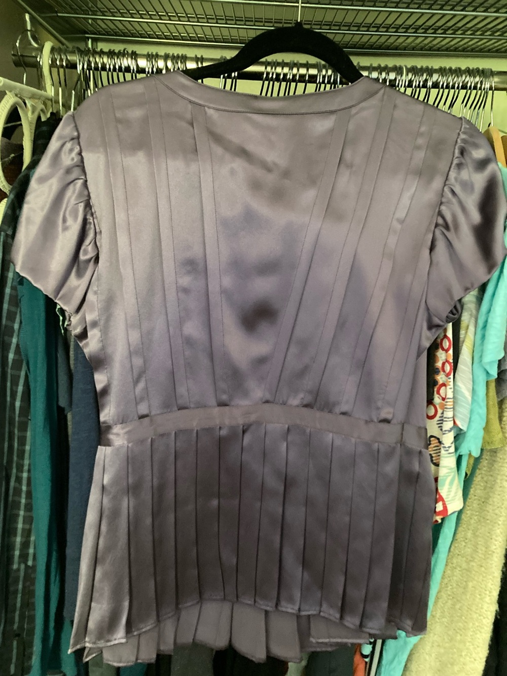🪻LAUNDRY by Design | Plum/Grape 100%Silk Wrap Top pleated v-neck short-sleeve - Picture 4 of 4